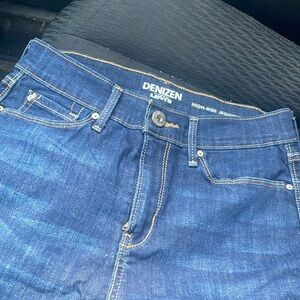 Selling due too not fitting me right anymore.